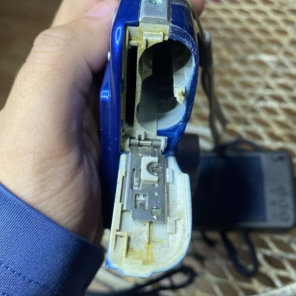 Digital Cameras LOT 3 Kodak ZX3 Insignia NS-DSC1112 Kodak V1253 For Parts Repair - Picture 11 of 14